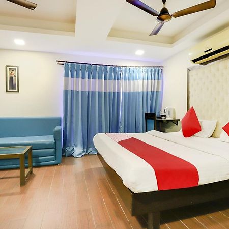 Oyo Hotel Dash Vadodara Exterior foto