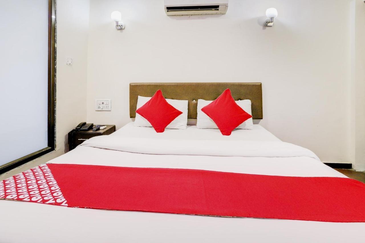 Oyo Hotel Dash Vadodara Exterior foto
