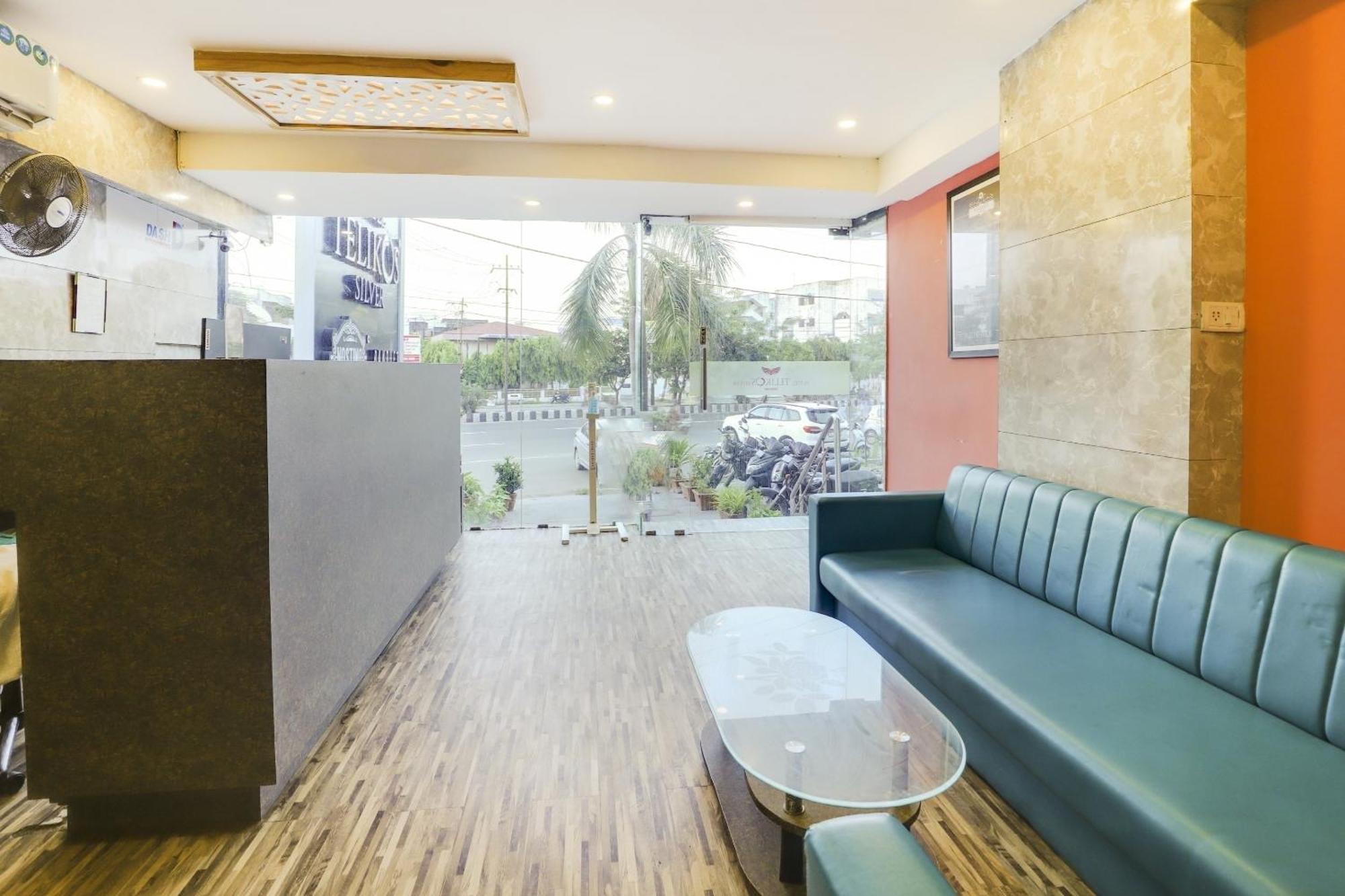 Oyo Hotel Dash Vadodara Exterior foto